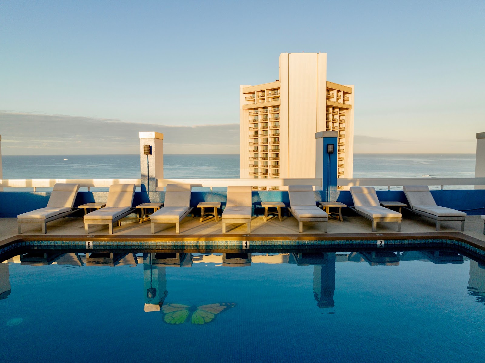 Pacific Monarch | O'ahu Hotel