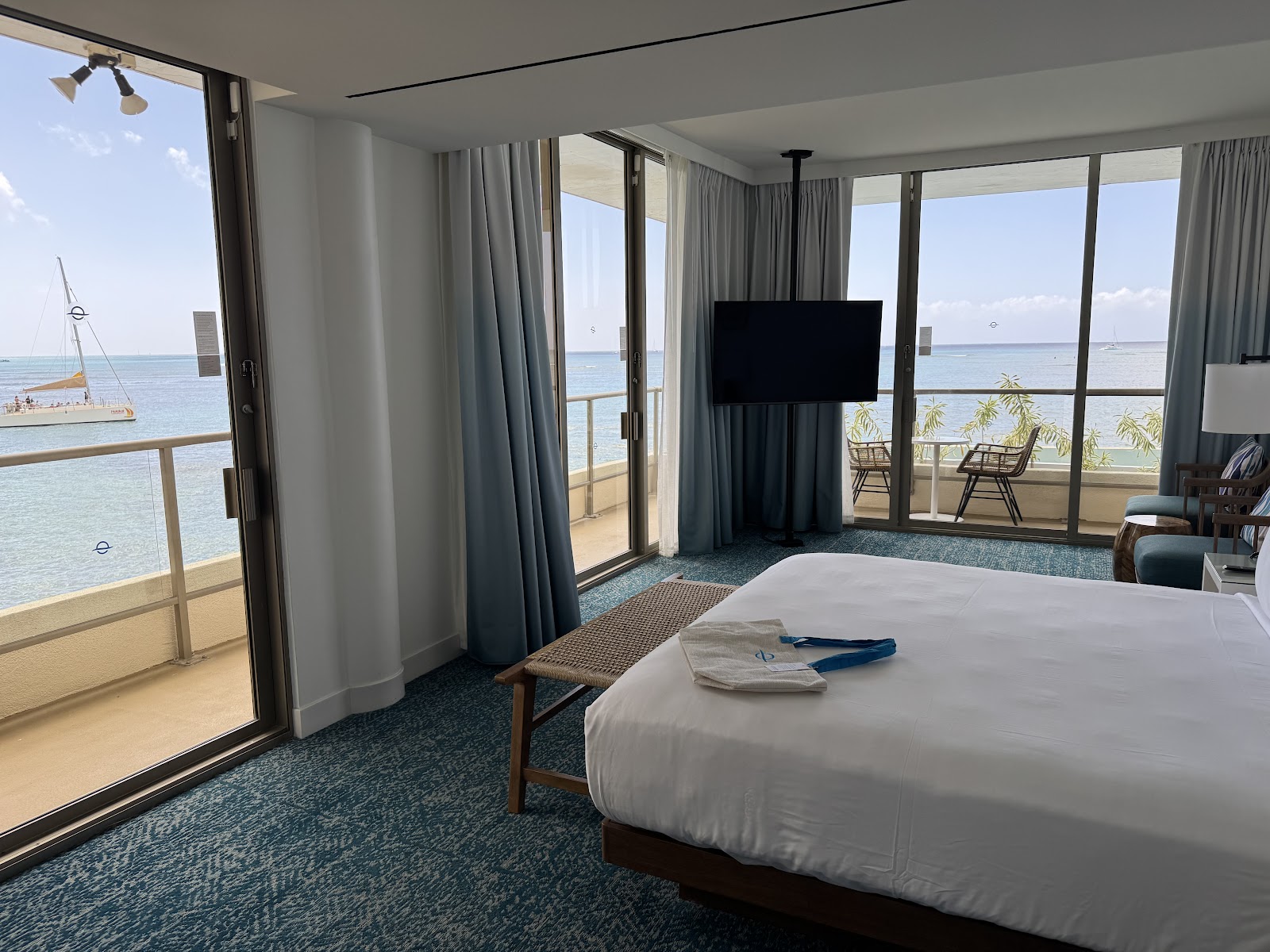 Outrigger Reef Waikiki Beach Resort photo 2