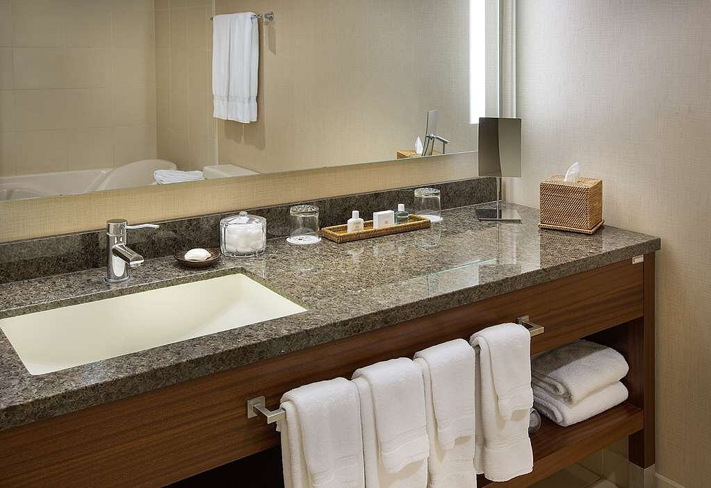 Maui Coast Hotel photo 4