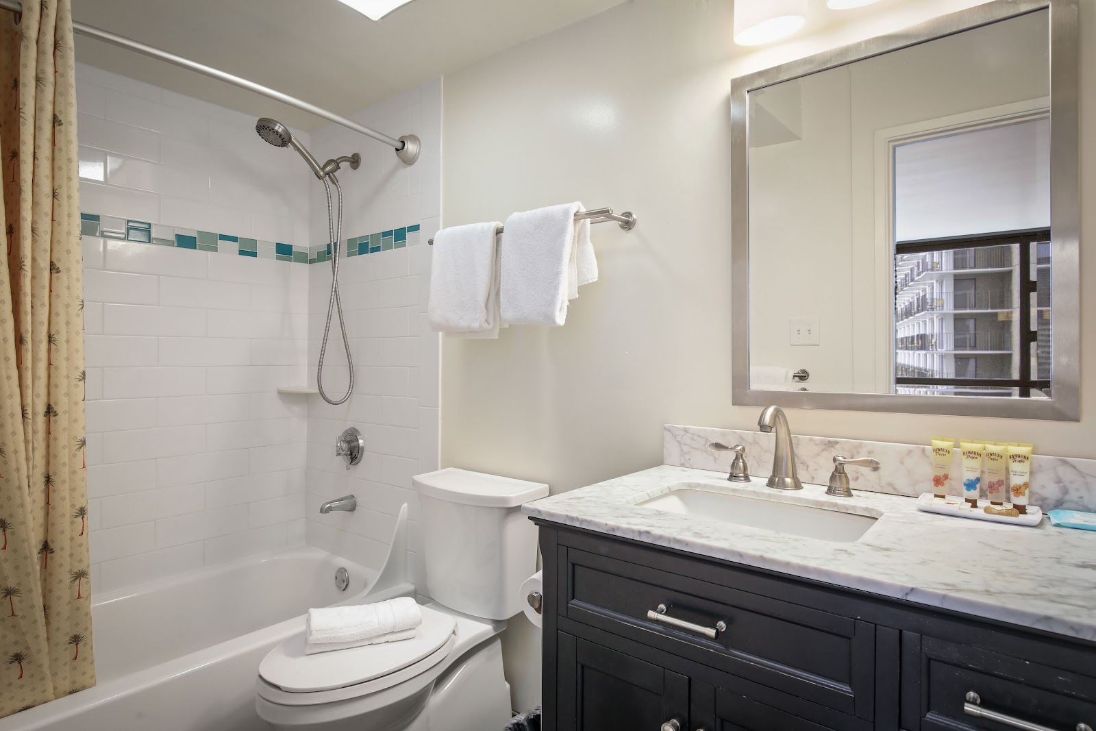 Aston at the Waikiki Banyan photo 4