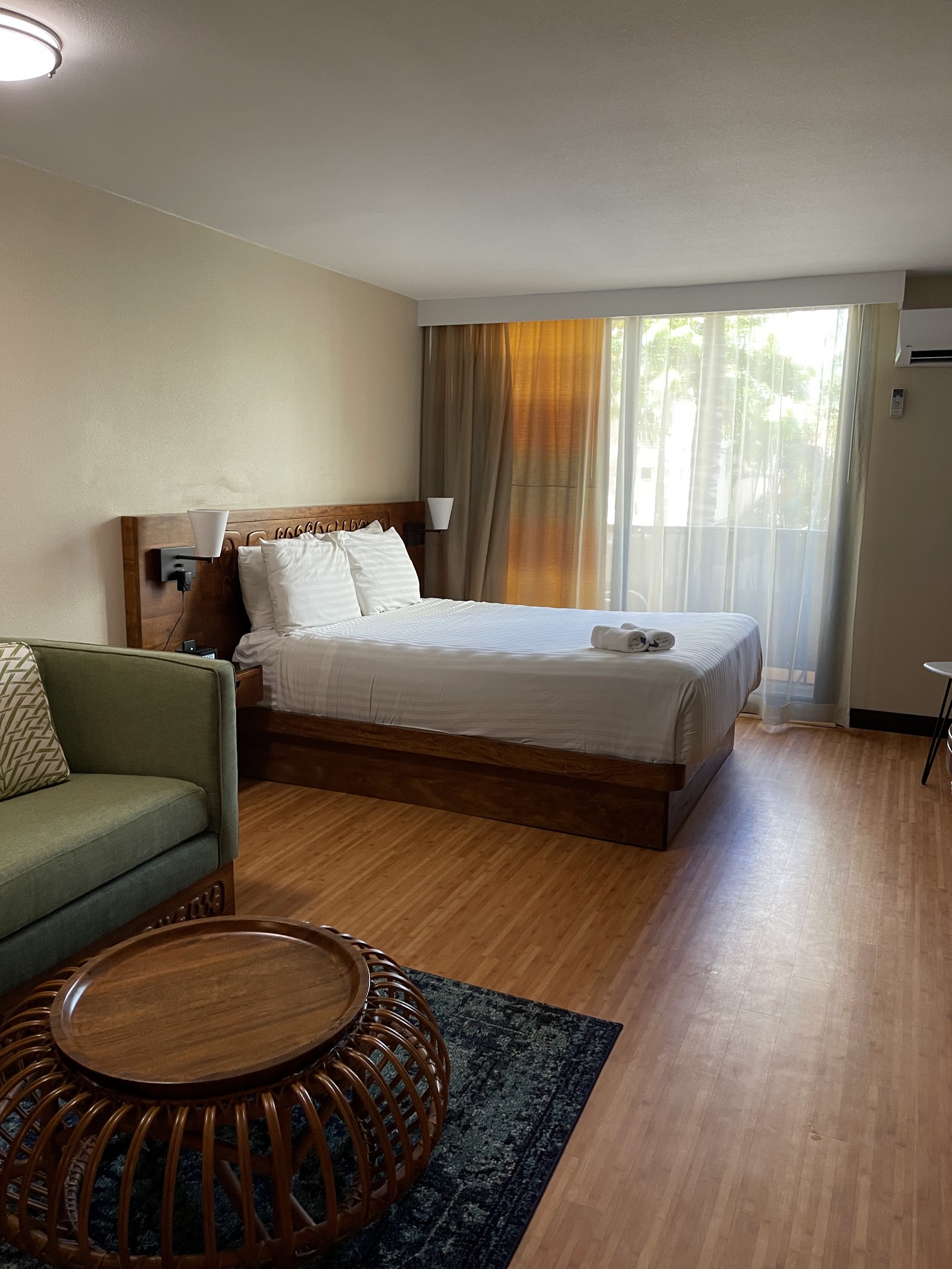 Bamboo Waikiki Hotel photo 2