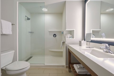 Courtyard by Marriott North Shore photo 4