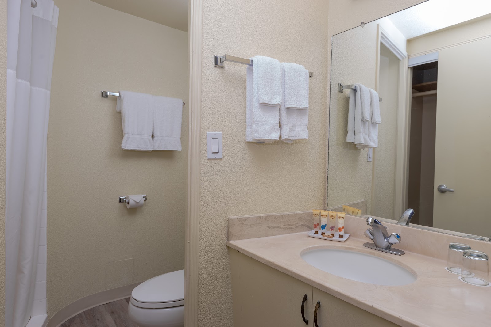 Ohia Waikiki Studio Suites photo 4