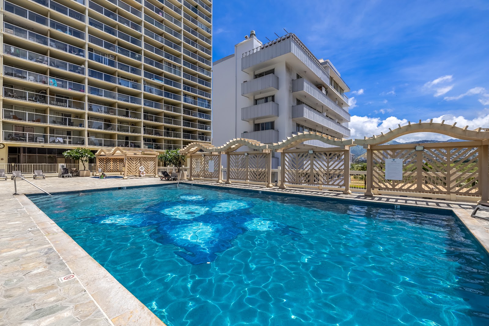 Aqua Skyline at Island Colony | O'ahu Hotel