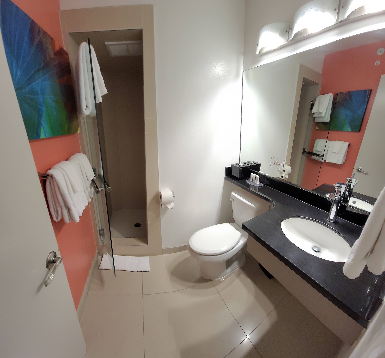 Courtyard by Marriott Waikiki Beach photo 4