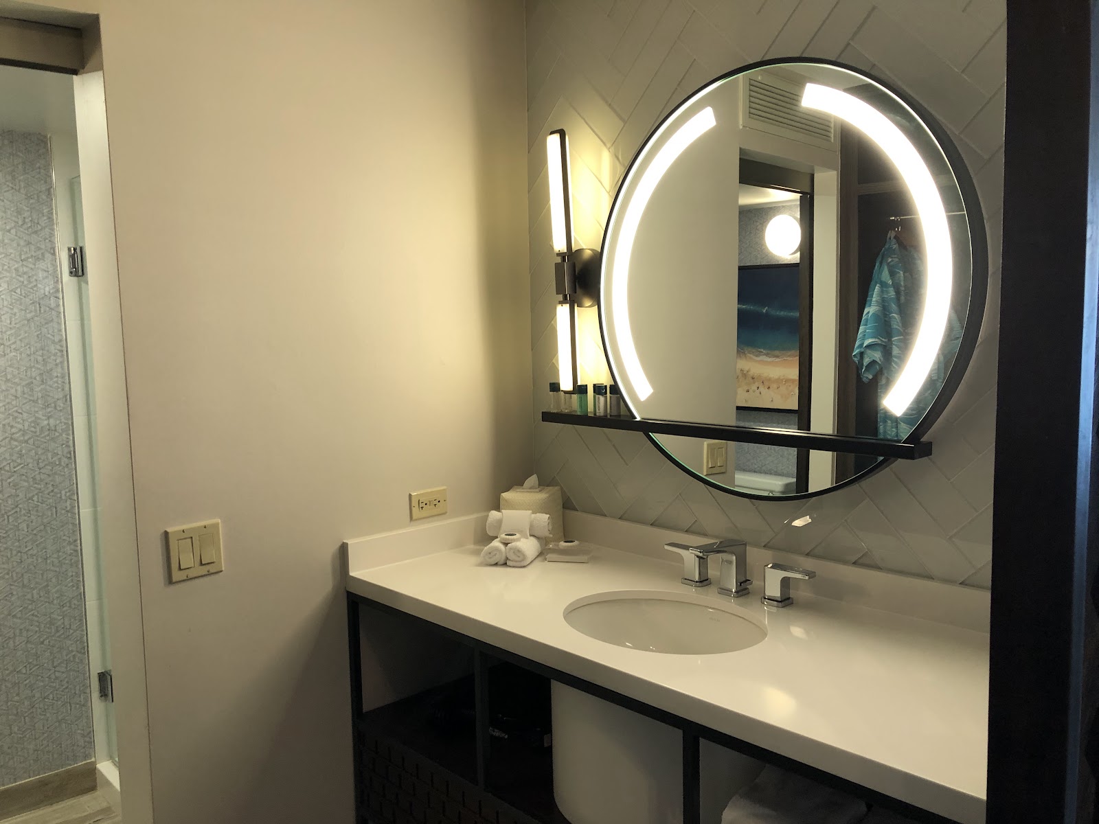 Waikiki Beachcomber by Outrigger photo 4