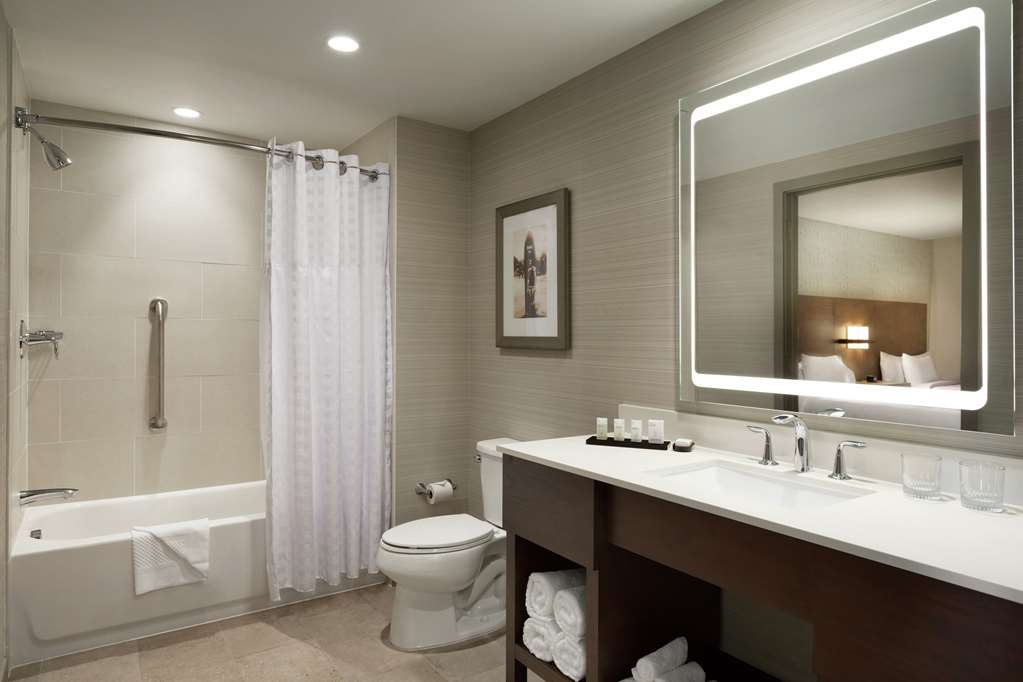 Embassy Suites by Hilton Oahu Kapolei photo 4