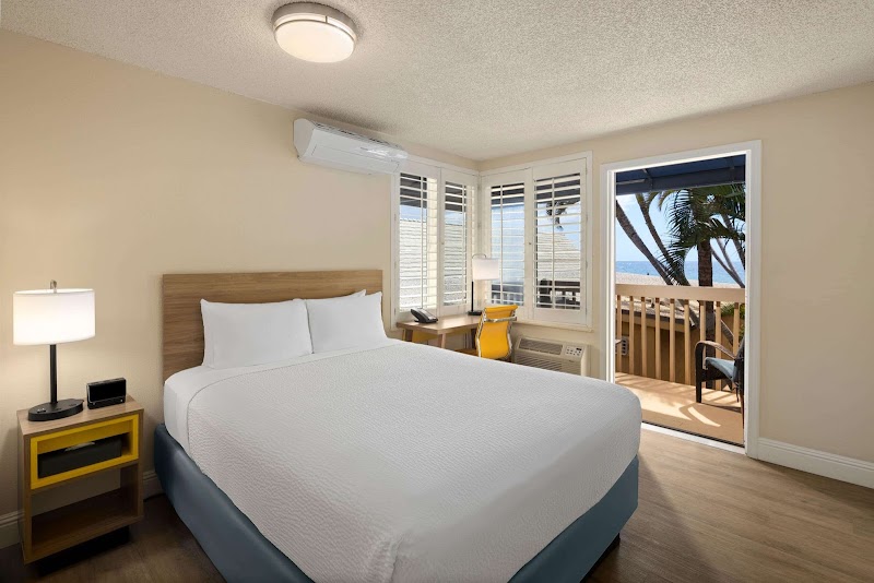 Days Inn by Wyndham Maui Oceanfront photo 2